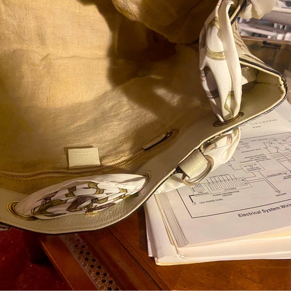 Gucci Positano Scarf Tote. - Picture 9 of 15